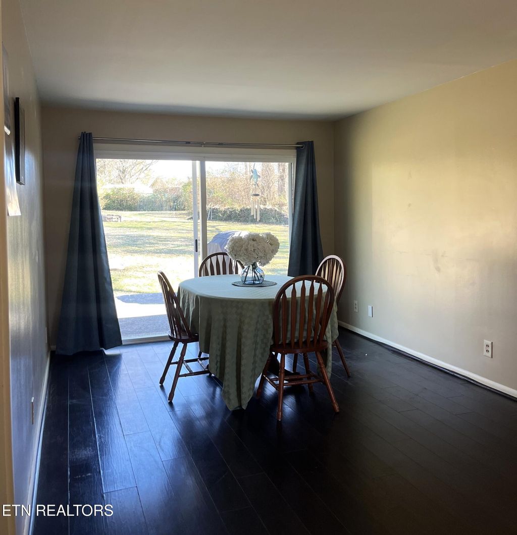 Photo of 107 Dartmouth Circle, Oak Ridge, TN 37830 (MLS # 1326904)