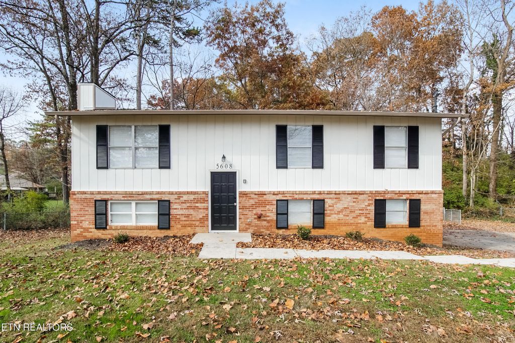 Photo of 5608 Malmsbury Rd, Knoxville, TN 37921 (MLS # 1322635)