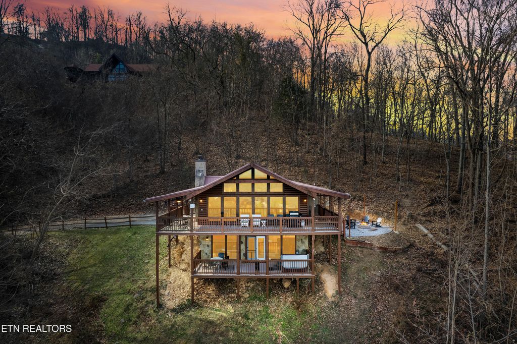 Photo of 2458 Majestic View Way, Sevierville, TN 37862 (MLS # 1325797)