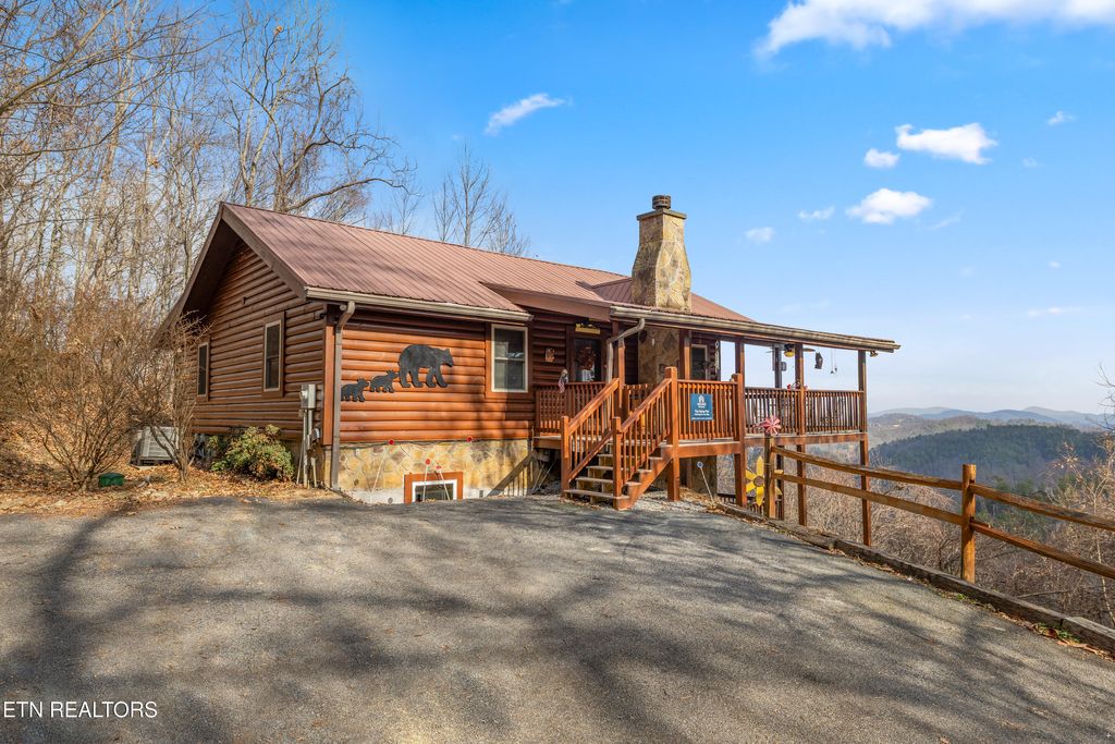 Photo of 2458 Majestic View Way, Sevierville, TN 37862 (MLS # 1325797)