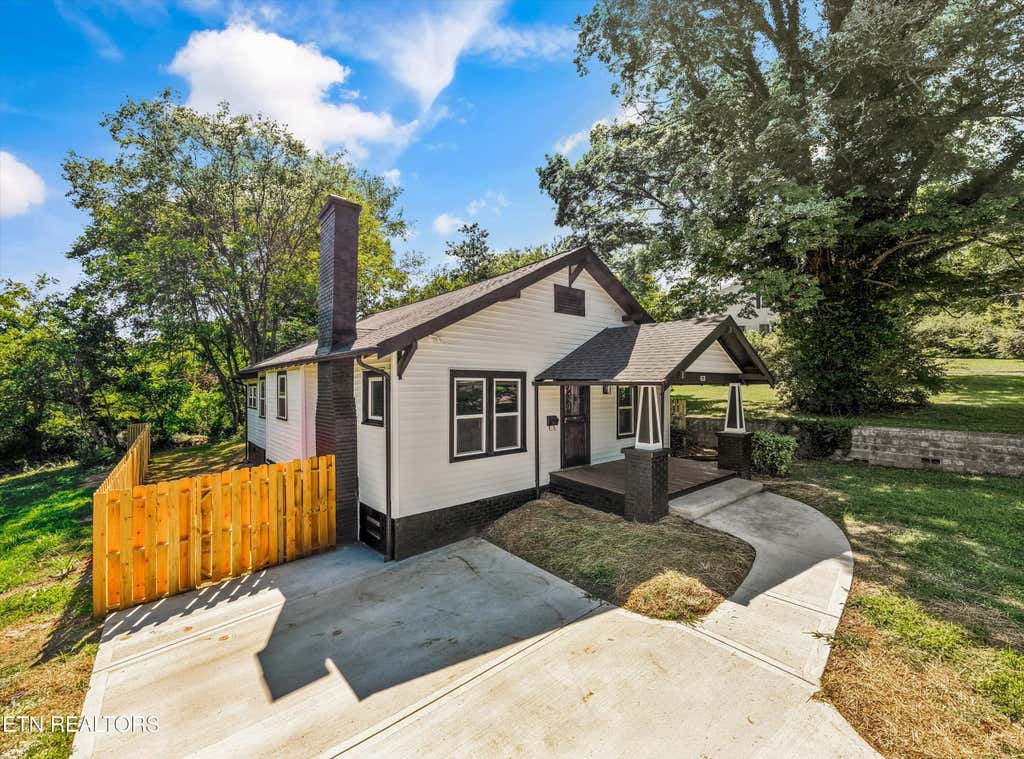 Photo of 141 Morningside Drive, Knoxville, TN 37915 (MLS # 1343722)