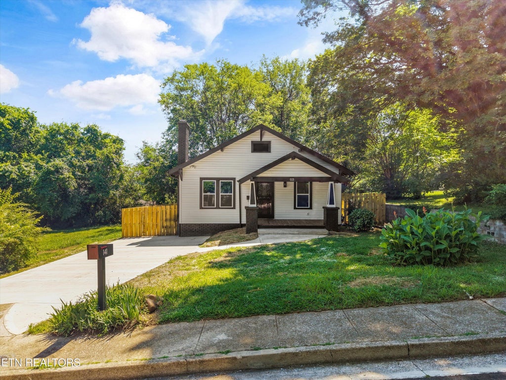 Photo of 141 Morningside Drive, Knoxville, TN 37915 (MLS # 1343722)