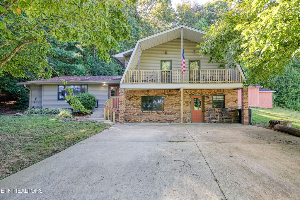 Photo of 235 Hilltop St, Huntsville, TN 37756 (MLS # 1313826)