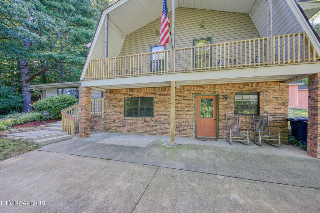 Photo of 235 Hilltop St, Huntsville, TN 37756 (MLS # 1313826)