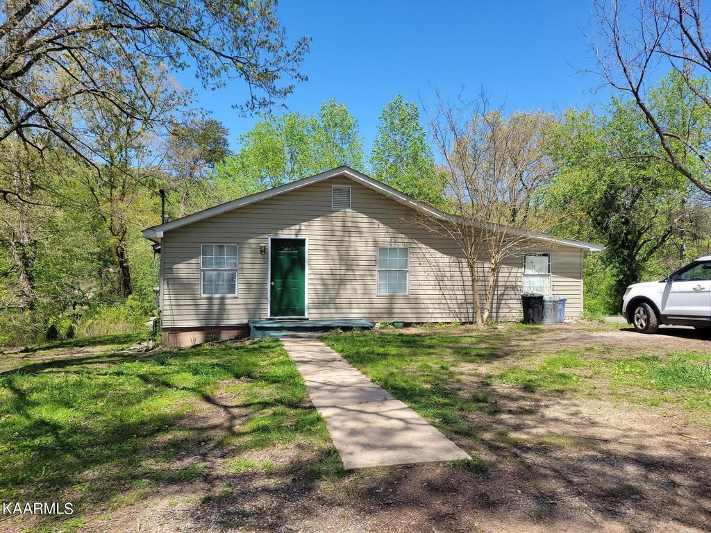 Photo of 908 Orchard Rd, Oliver Springs, TN 37840 (MLS # 1224226)