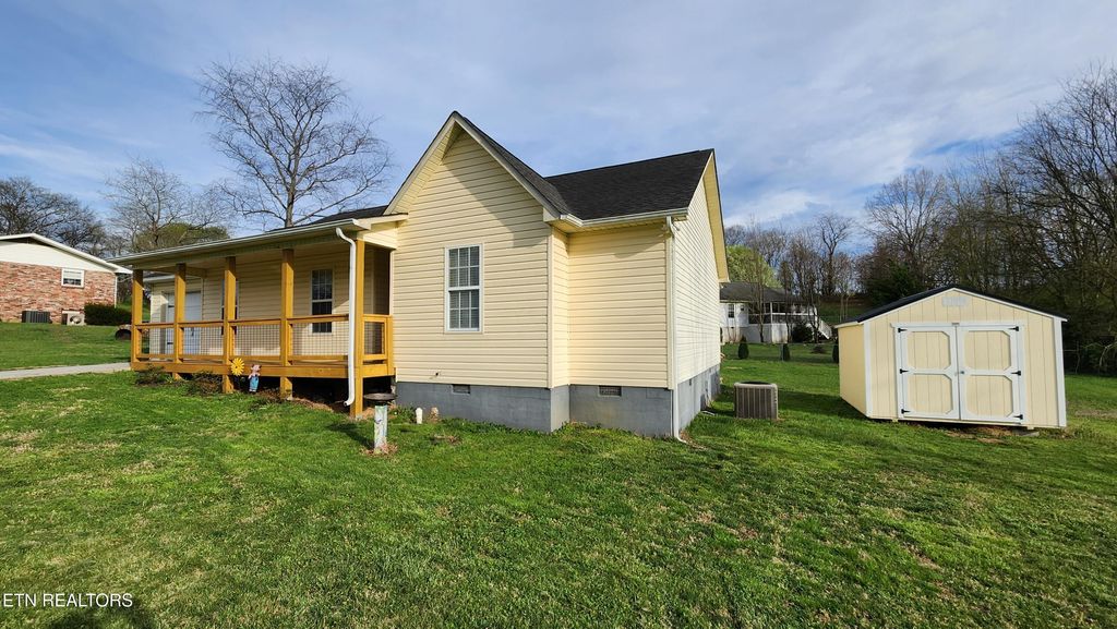 Photo of 1977 McCleary Rd, Sevierville, TN 37876 (MLS # 1332382)