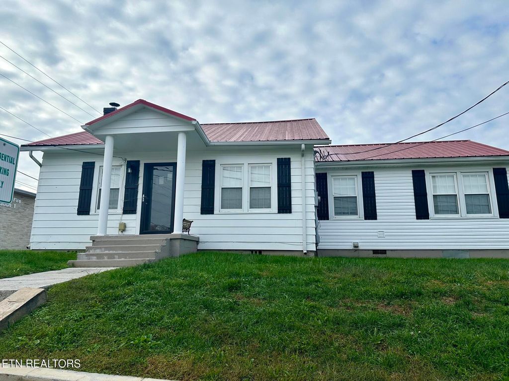 Photo of 203 W Cumberland St, Kingston, TN 37763 (MLS # 1337014)