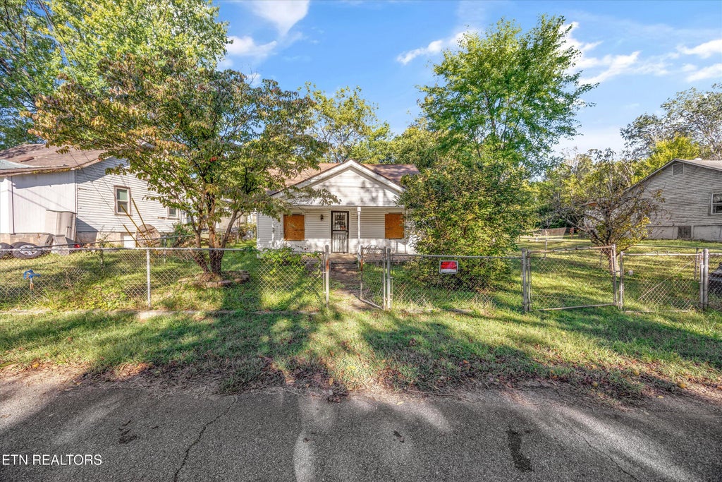 Photo of 5129 Tenwood Drive, Knoxville, TN 37921 (MLS # 1358128)