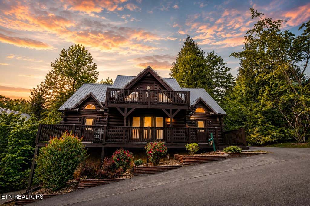 Photo of 314 Brown Wren Way, Gatlinburg, TN 37738 (MLS # 1342170)