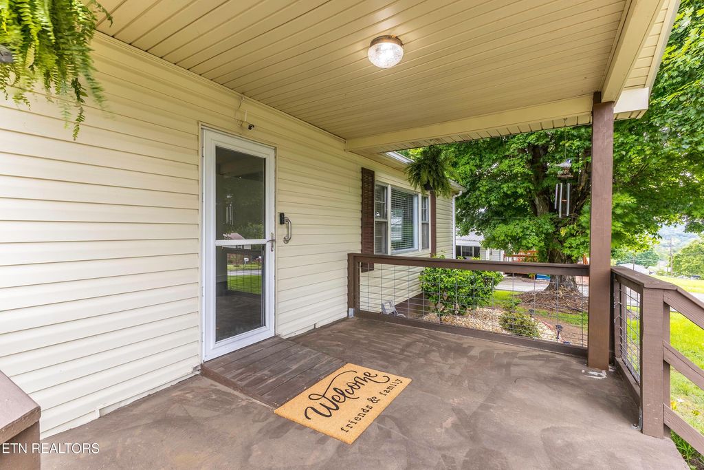 Photo of 114 Buena Vista Ave, Sweetwater, TN 37874 (MLS # 1300392)