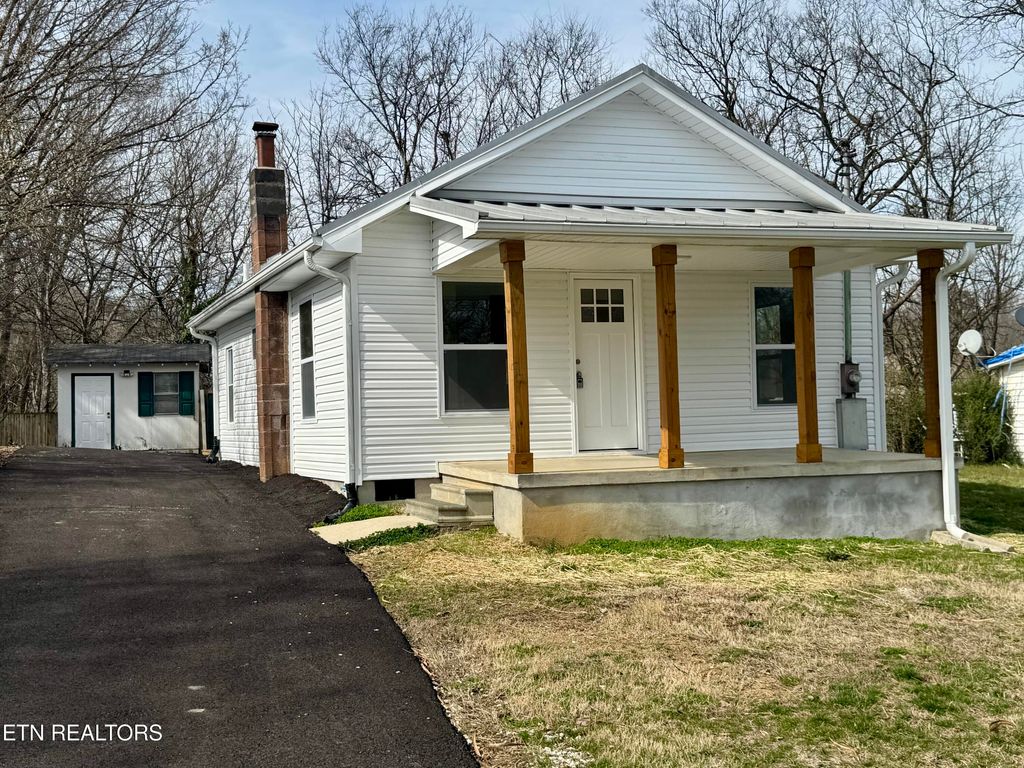 Photo of 1607 Berry Rd, Knoxville, TN 37920 (MLS # 1331471)