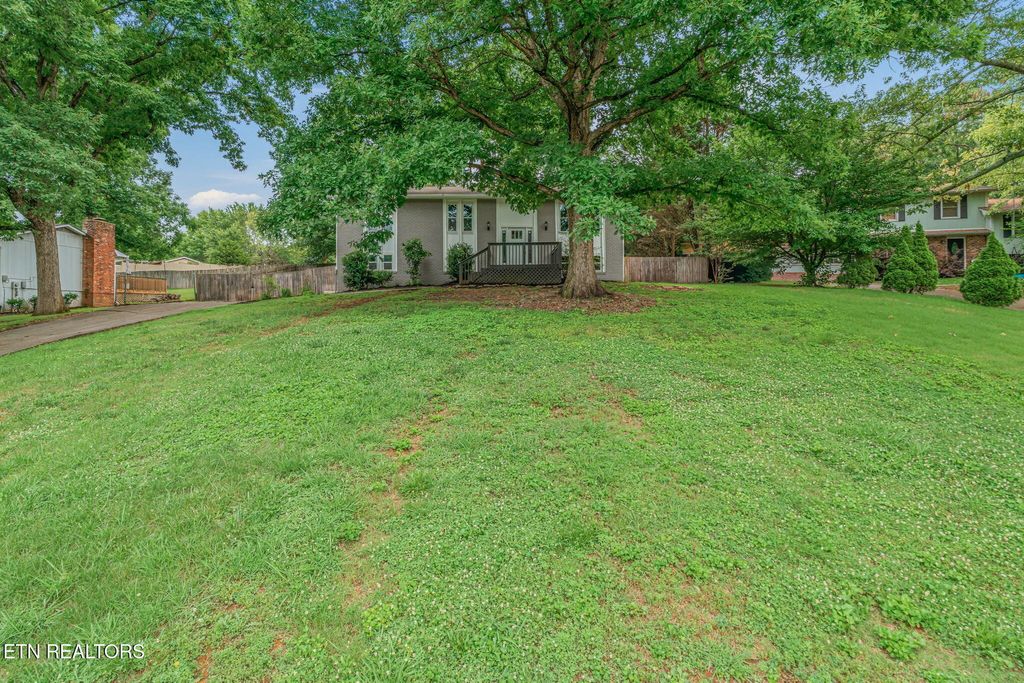 Photo of 10005 Hempshire Drive, Knoxville, TN 37922 (MLS # 1344324)