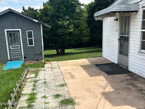 Tiny photo for 921 Fowler St, Clinton, TN 37716 (MLS # 1345087)
