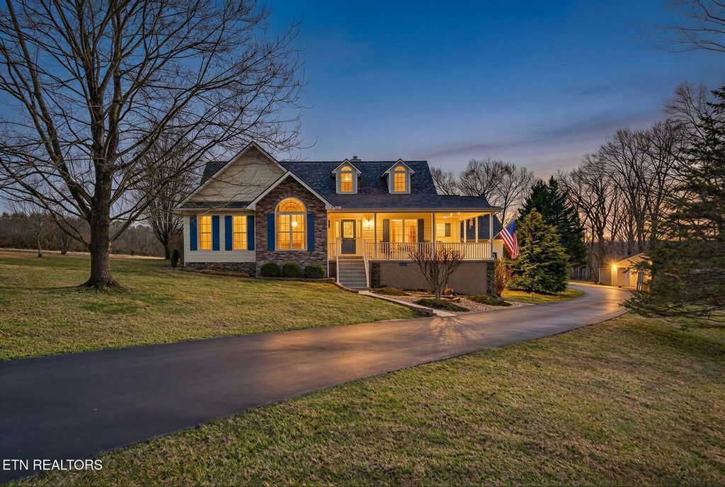 Photo of 976 Ottoma Drive, Crossville, TN 38555 (MLS # 1330123)