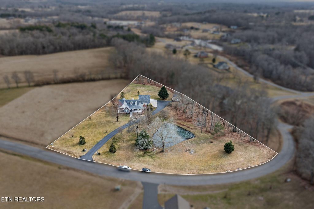 Photo of 976 Ottoma Drive, Crossville, TN 38555 (MLS # 1330123)