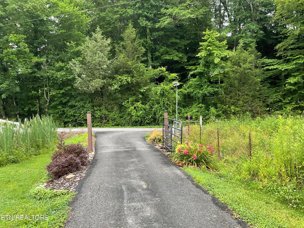 Photo of 630632 Bush Rd, Clinton, TN 37716 (MLS # 1304968)