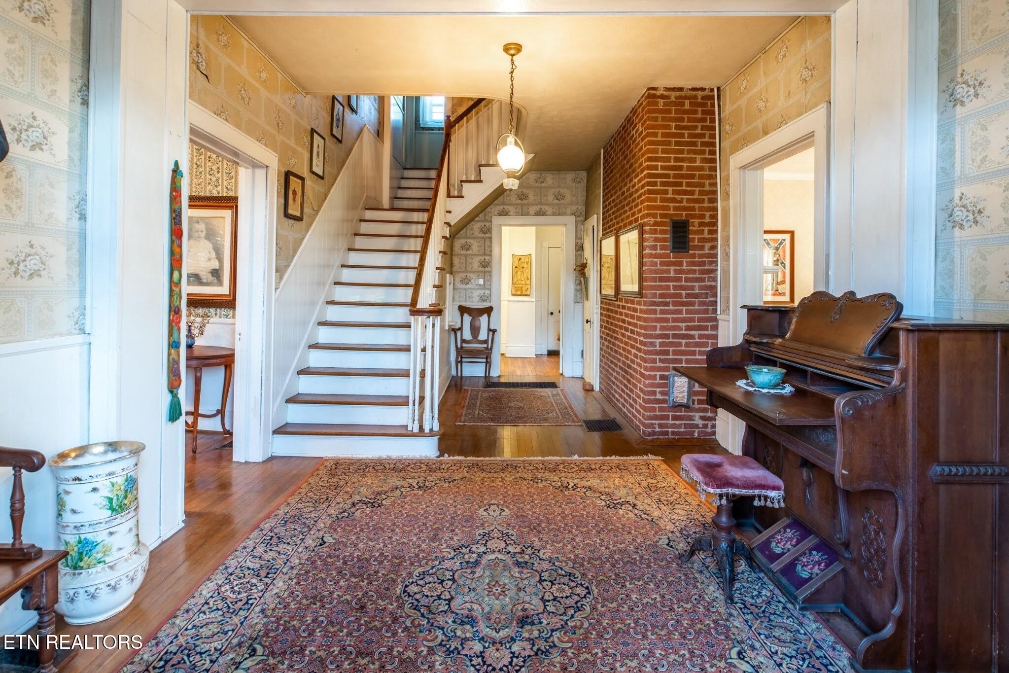 502 Middlesboro Rd