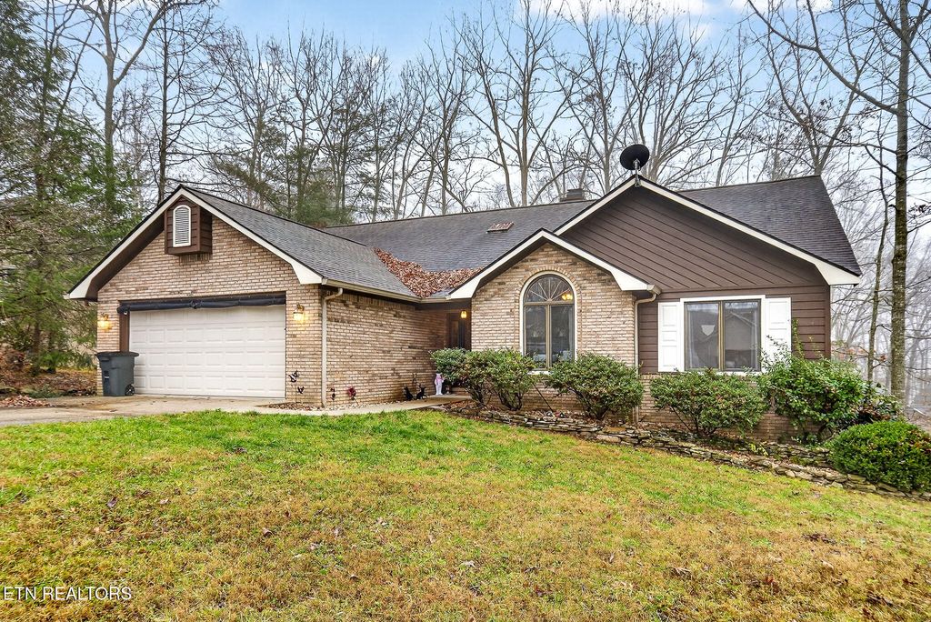 Photo of 213 Lakeside Drive, Crossville, TN 38558 (MLS # 1323874)