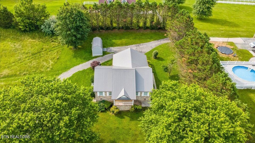 Photo of 819 Island Ford Rd, Jacksboro, TN 37757 (MLS # 1342948)