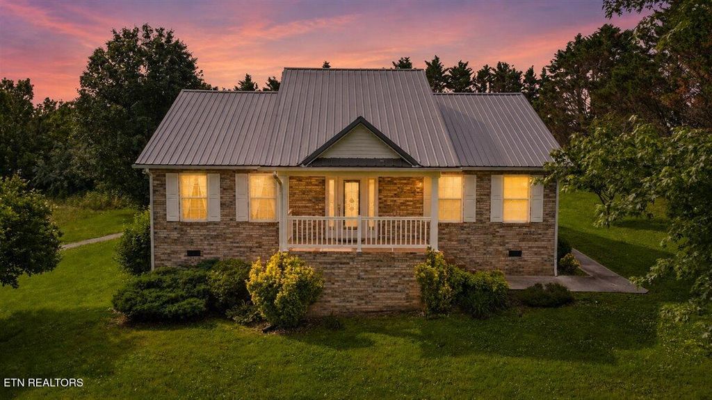 Photo of 819 Island Ford Rd, Jacksboro, TN 37757 (MLS # 1342948)