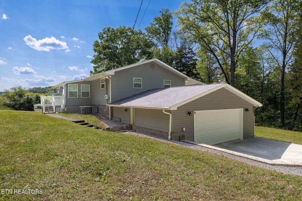 Photo of 1805 Manis Rd, Lenoir City, TN 37771 (MLS # 1338310)