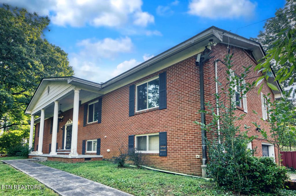 Photo of 1228 Top Hill Circle, Louisville, TN 37777 (MLS # 1240327)