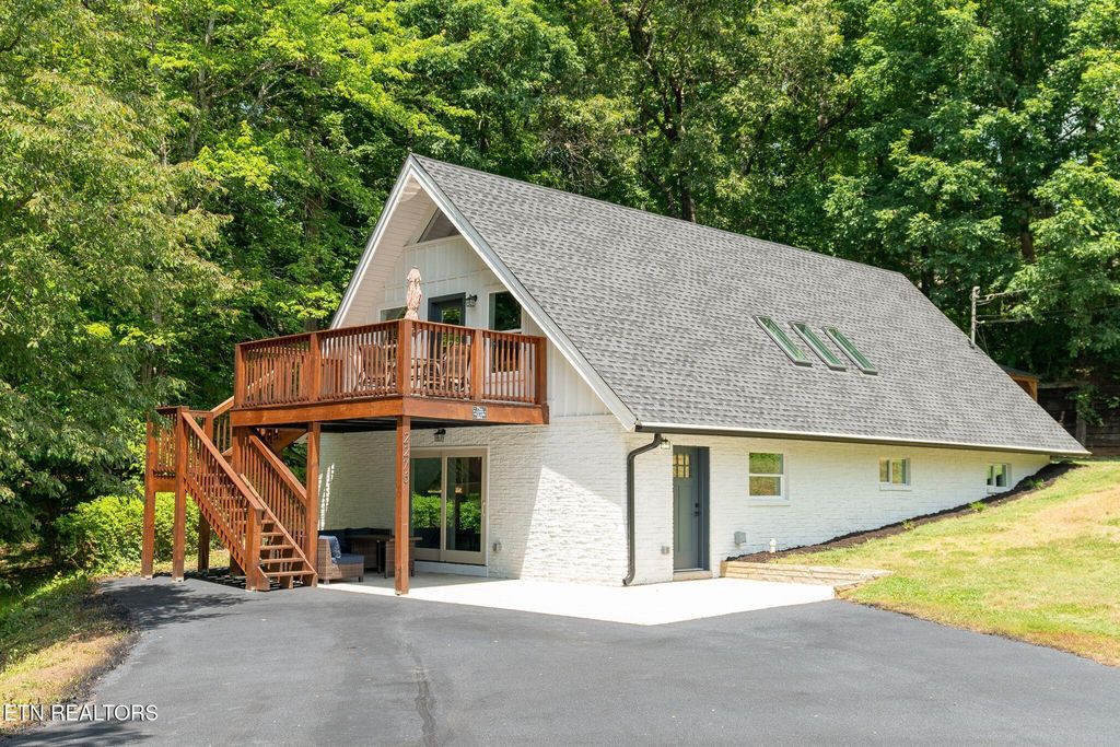 Photo of 2276 Allenridge Drive, Sevierville, TN 37876 (MLS # 1325533)