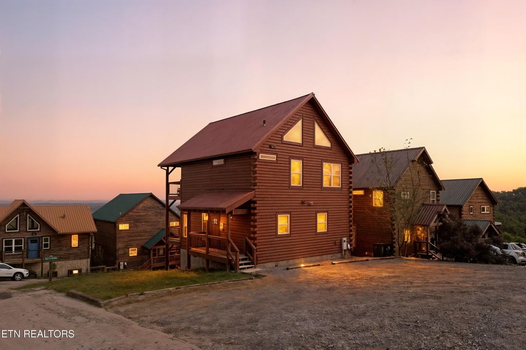 Photo of 2042 Starr Crest Drive, Sevierville, TN 37876 (MLS # 1314961)