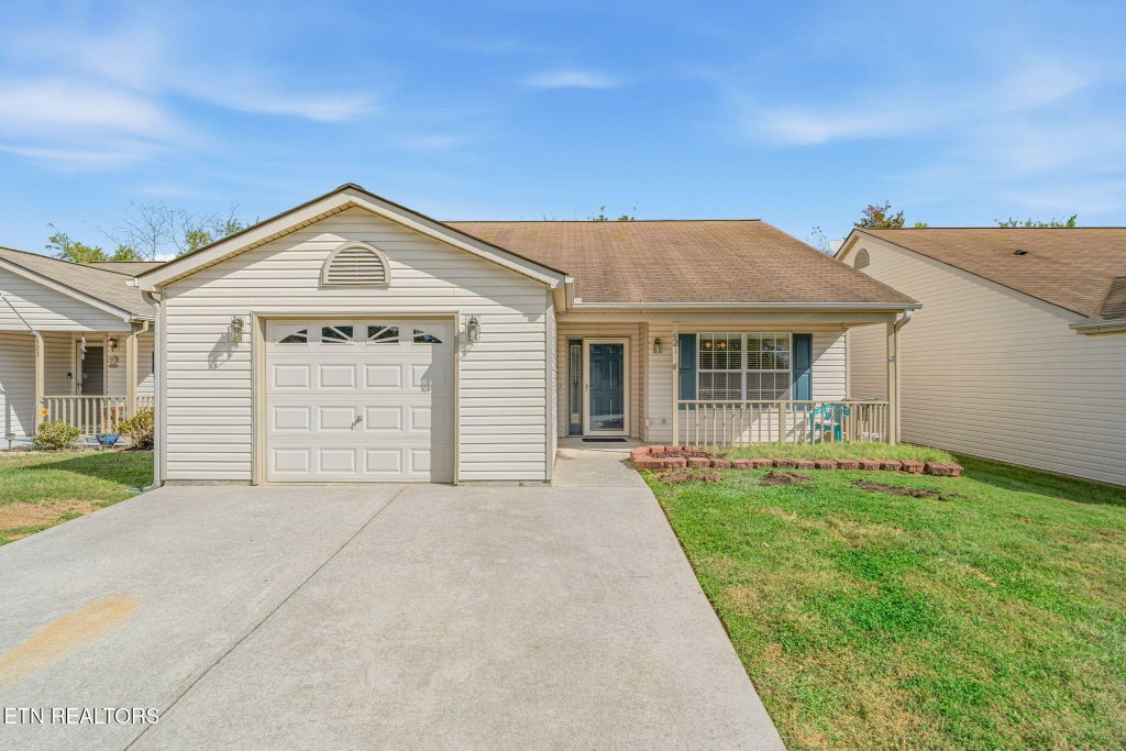 Photo of 521 Ravenwood Drive, Maryville, TN 37801 (MLS # 1359551)