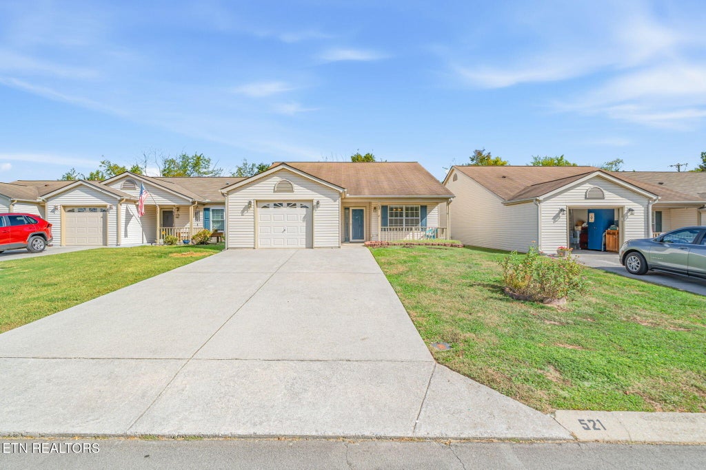 Photo of 521 Ravenwood Drive, Maryville, TN 37801 (MLS # 1359551)