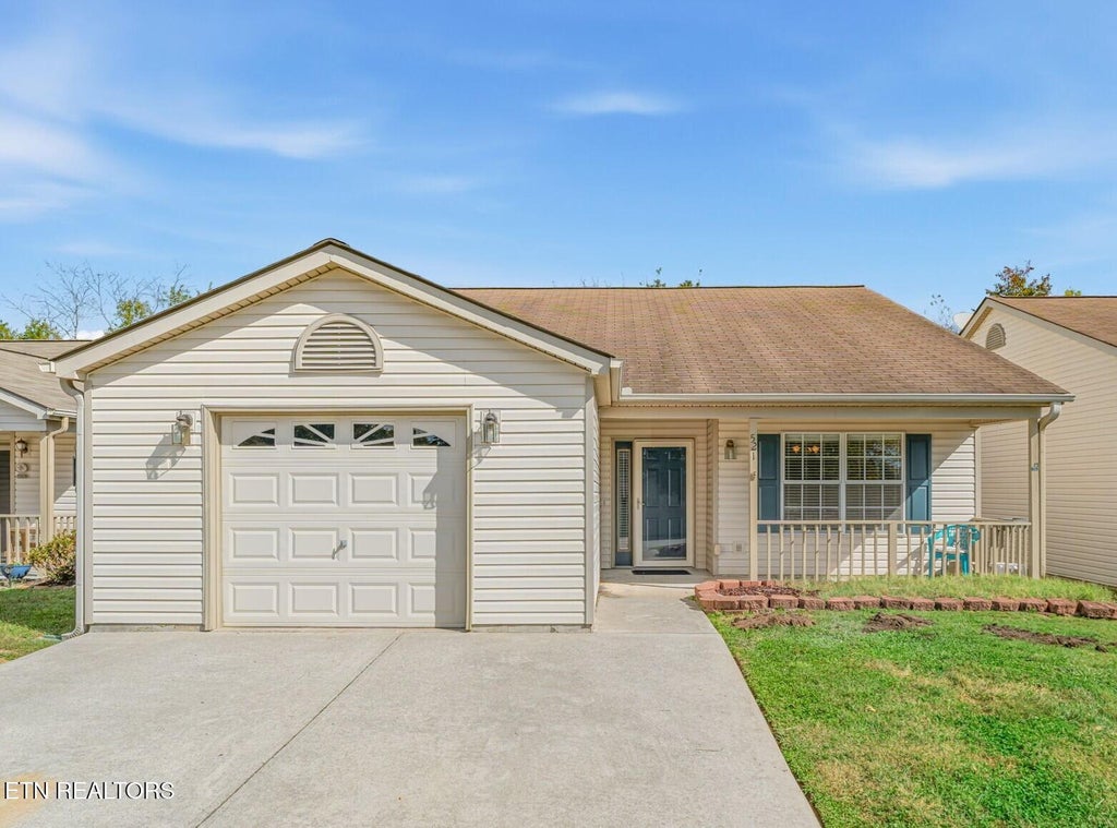 Photo of 521 Ravenwood Drive, Maryville, TN 37801 (MLS # 1359551)