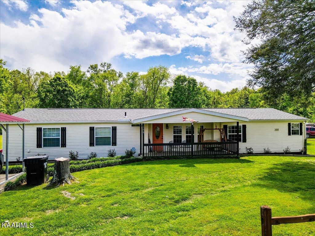 Photo of 108 E Main Ave, Friendsville, TN 37737 (MLS # 1226180)