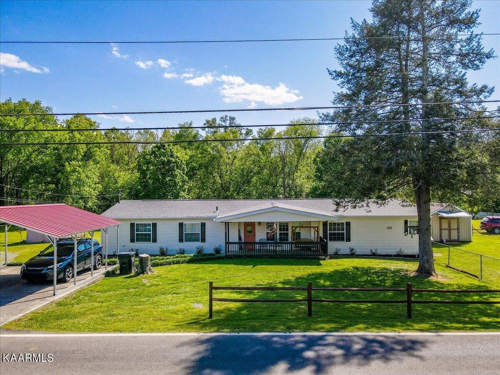 Photo of 108 E Main Ave, Friendsville, TN 37737 (MLS # 1226180)