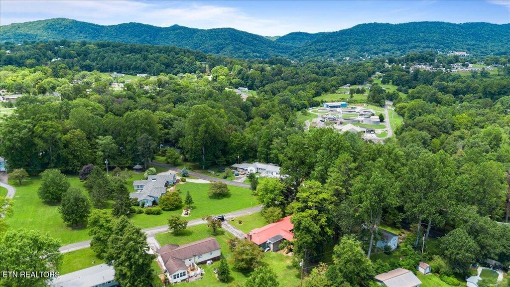 Photo of 216 Sunset Drive, LaFollette, TN 37766 (MLS # 1311287)