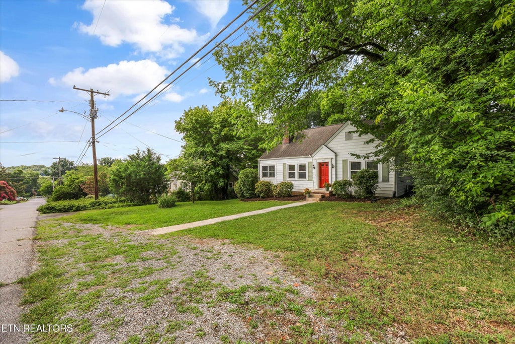 Photo of 405 S Ruth St, Maryville, TN 37803 (MLS # 1348778)