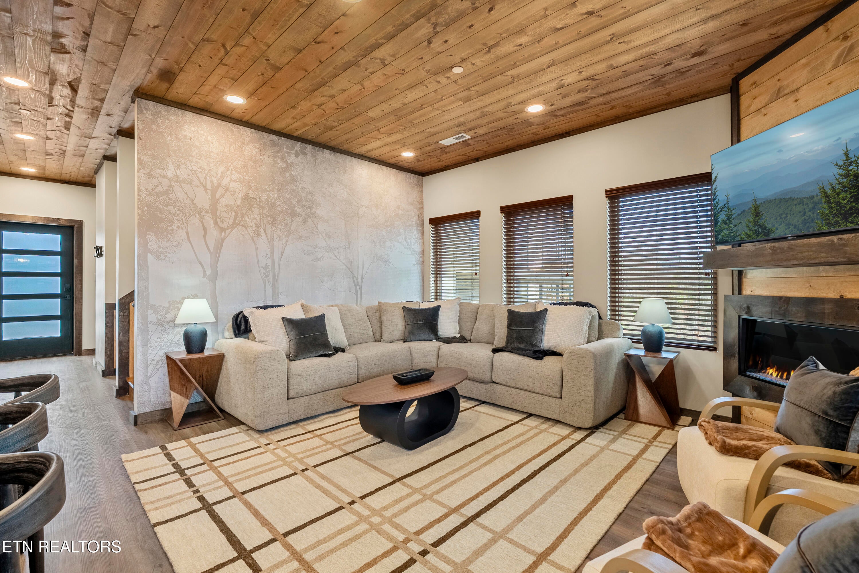432 Hatchet Way