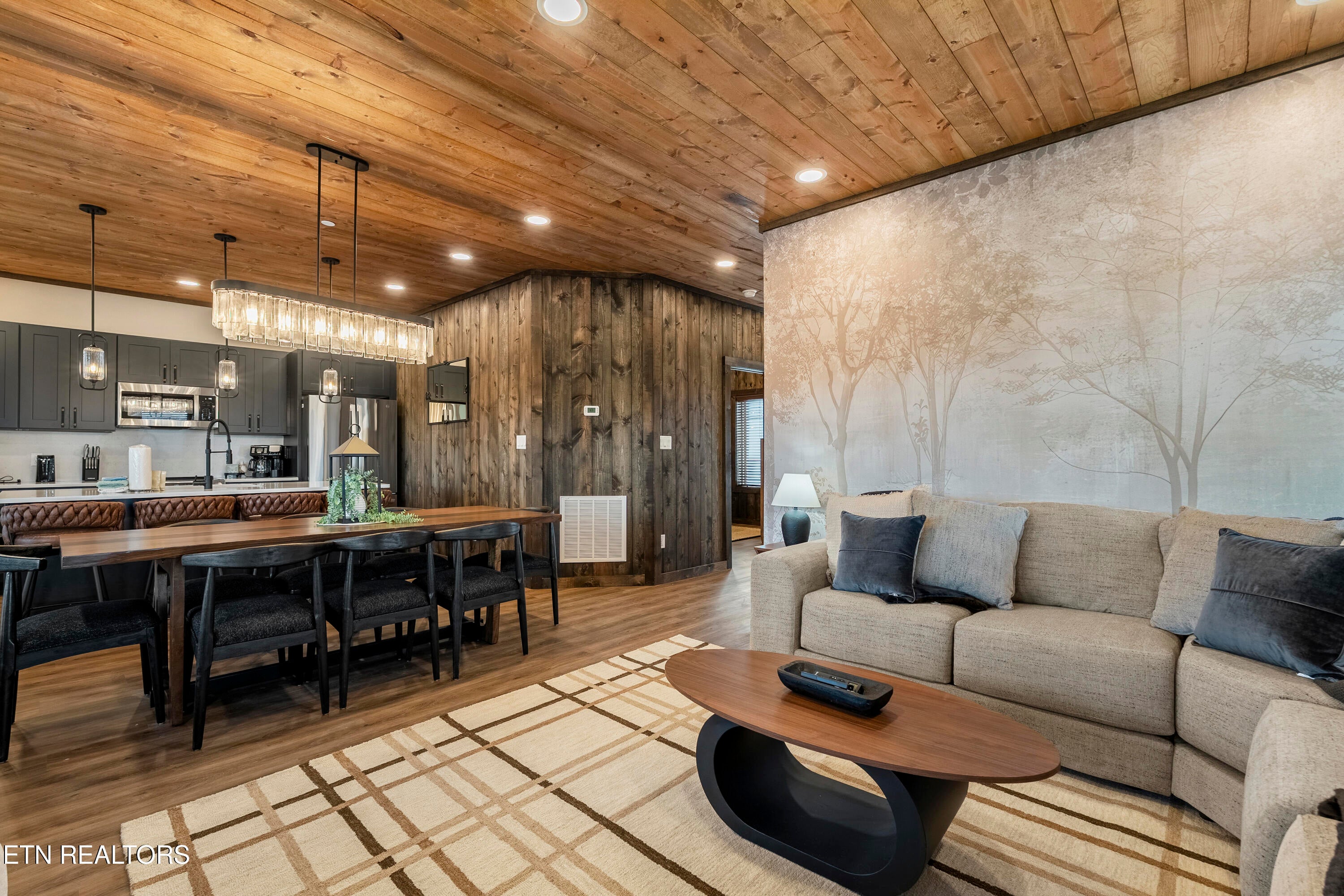 432 Hatchet Way