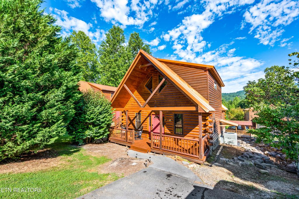 Photo of 139 White Oak Resort Way, Gatlinburg, TN 37738 (MLS # 1321711)