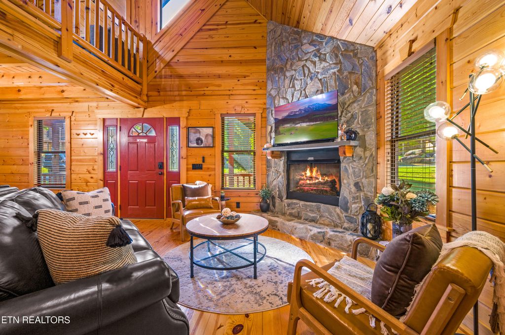 Photo of 139 White Oak Resort Way, Gatlinburg, TN 37738 (MLS # 1321711)