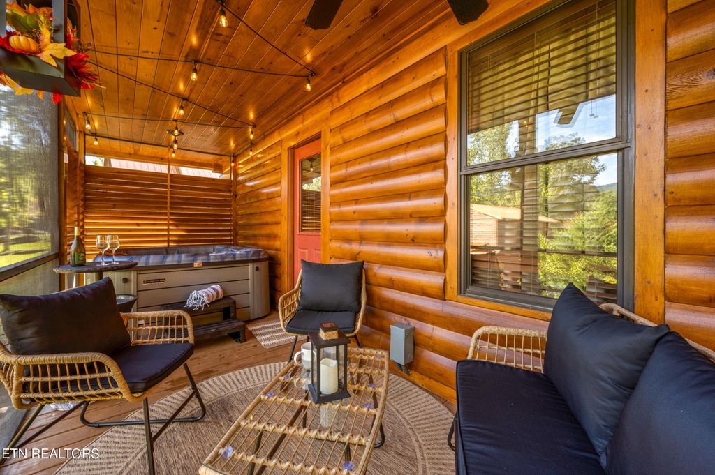 Photo of 139 White Oak Resort Way, Gatlinburg, TN 37738 (MLS # 1321711)