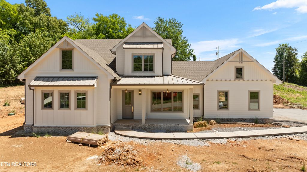 Photo of 3812 Lakeside Estates Way, Louisville, TN 37777 (MLS # 1340394)