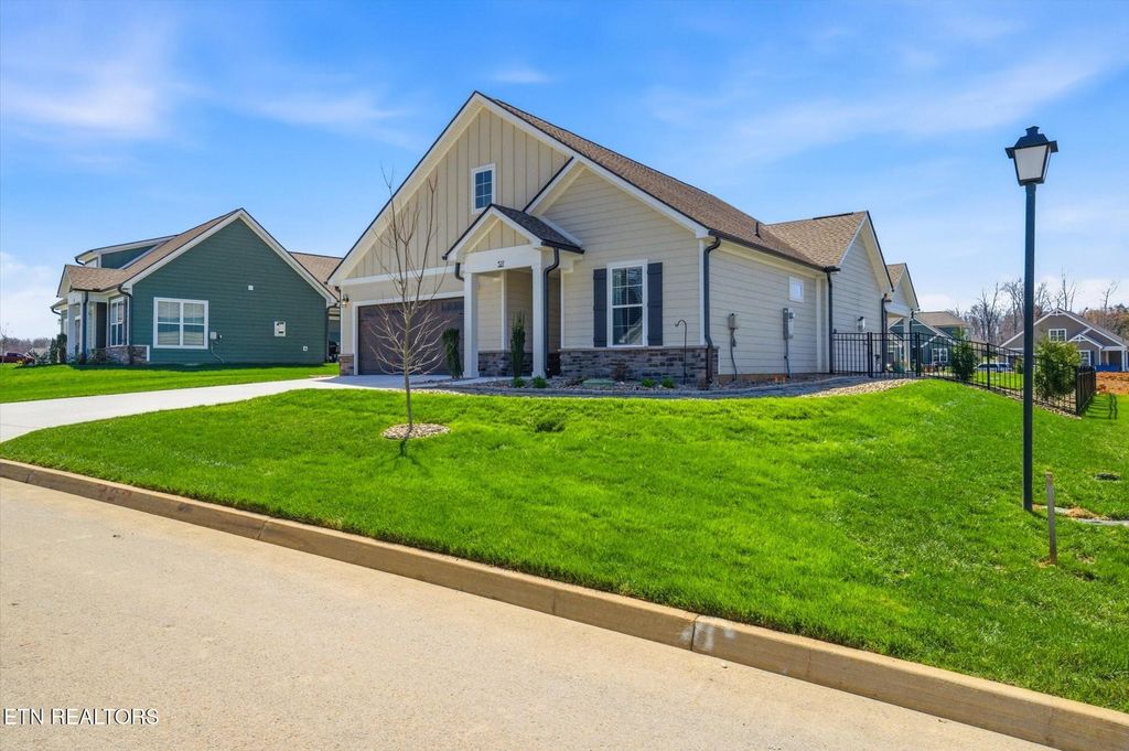 Photo of 327 Trillium Trl, Lenoir City, TN 37771 (MLS # 1338004)