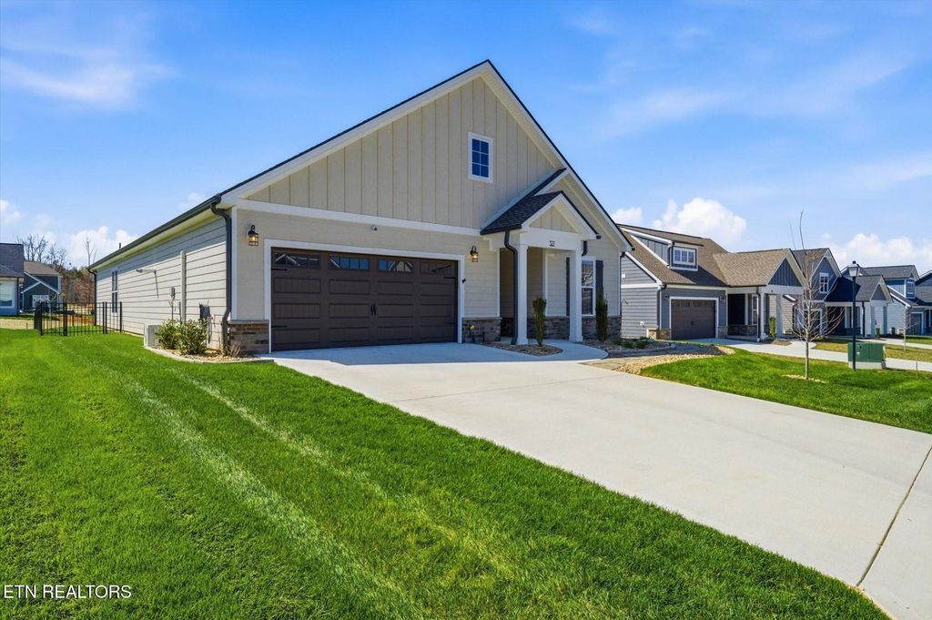 Photo of 327 Trillium Trl, Lenoir City, TN 37771 (MLS # 1338004)