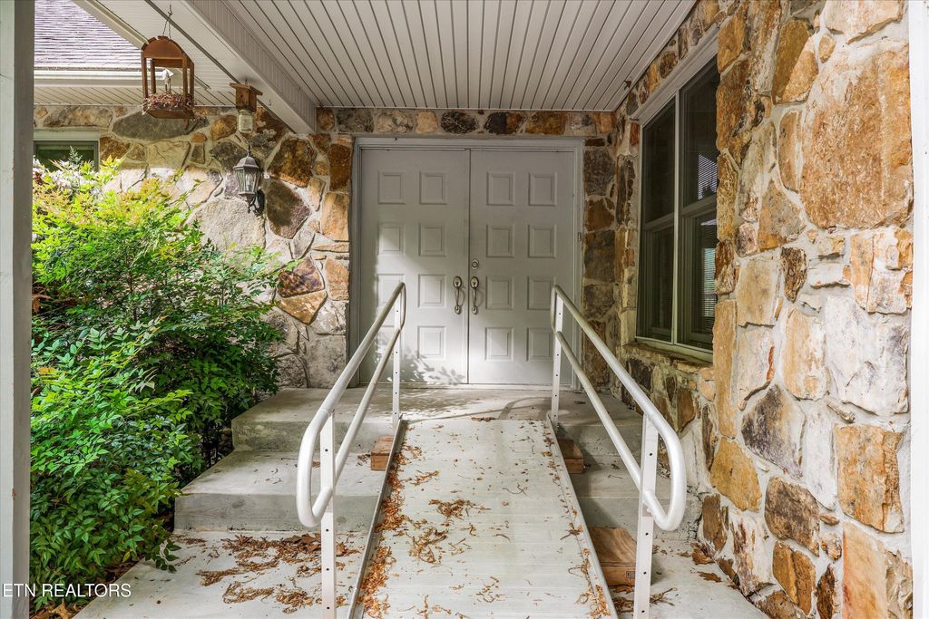 Photo of 11417 Berry Hill Drive, Knoxville, TN 37931 (MLS # 1339335)