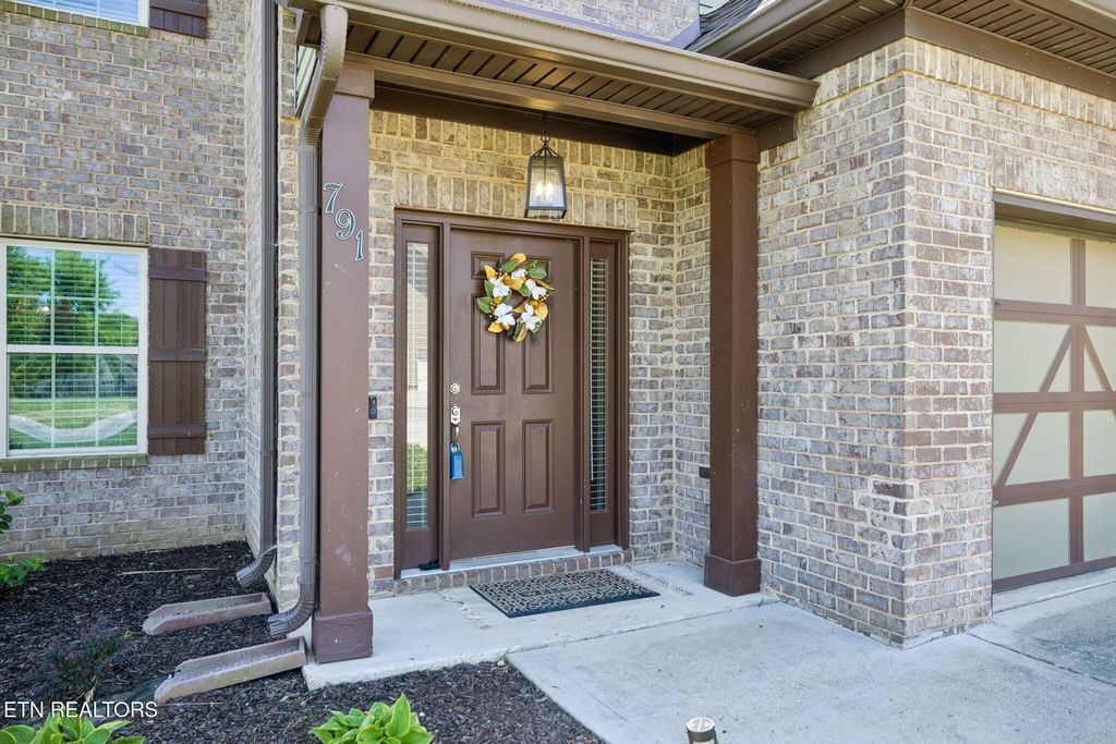Photo of 791 W Glenview Drive, Lenoir City, TN 37771 (MLS # 1337902)