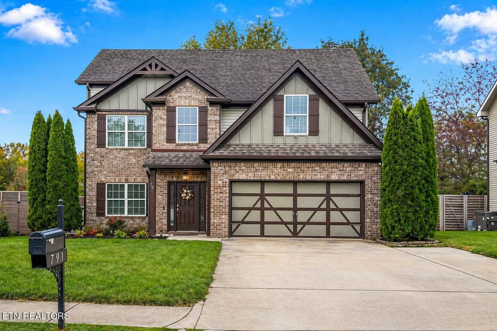 Photo of 791 W Glenview Drive, Lenoir City, TN 37771 (MLS # 1337902)