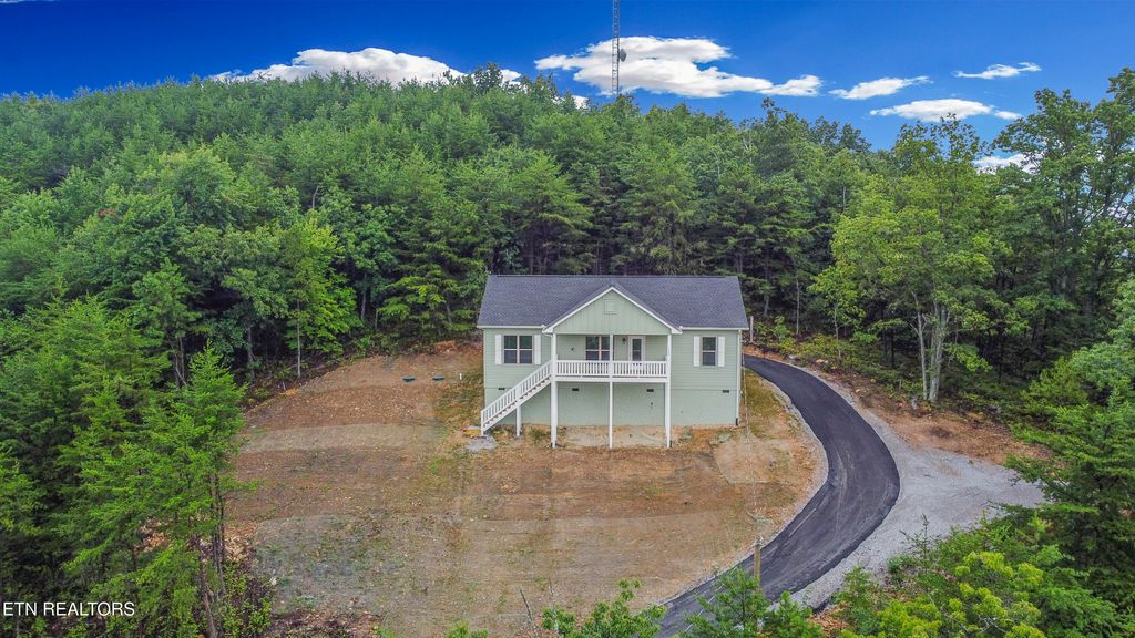 Photo of 2609 Mountain Blvd, Sevierville, TN 37876 (MLS # 1340872)