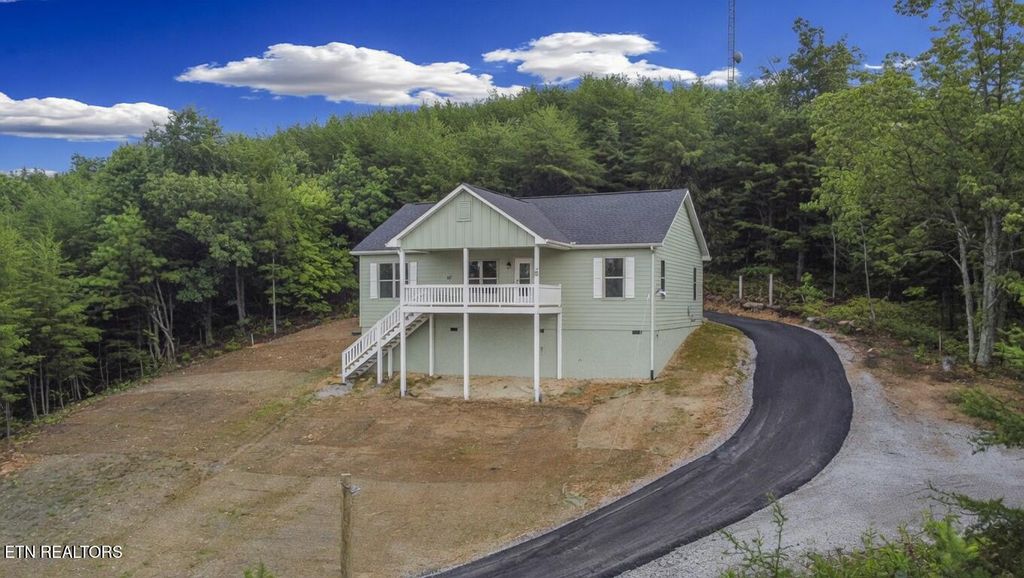 Photo of 2609 Mountain Blvd, Sevierville, TN 37876 (MLS # 1340872)