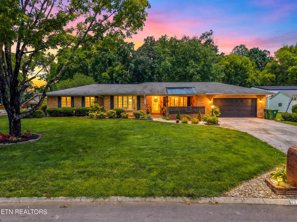 Photo of 2313 Chesterfield Drive, Maryville, TN 37803 (MLS # 1346243)