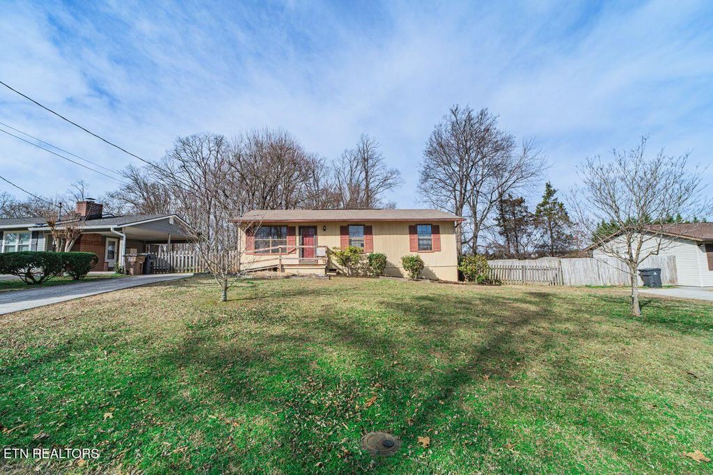 Photo of 5917 W Pine Lane, Knoxville, TN 37909 (MLS # 1326395)